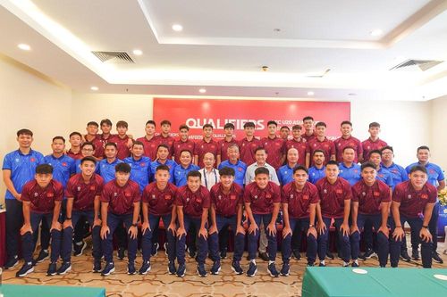 Động viên tinh thần đội tuyển U20 Việt Nam trước khi bước vào Vòng loại U20 châu Á 2027