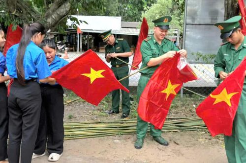 Sắc cờ Tổ quốc trên những tuyến biên giới Quảng Trị dịp Quốc khánh