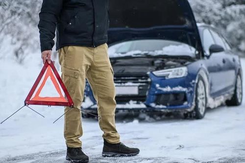 5 cách sửa xe ô tô không nên làm ngay trên đường