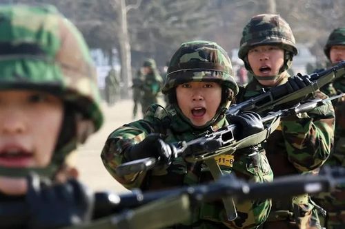 Khảo sát: Gần 60% người Hàn Quốc ủng hộ bắt buộc phụ nữ nhập ngũ