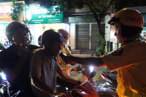 TPHCM: Xử lý nhiều trường hợp vi phạm nồng độ cồn trong đêm đầu của kỳ nghỉ lễ
