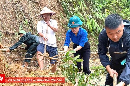 Sức trẻ chung tay khắc phục hậu quả mưa lũ