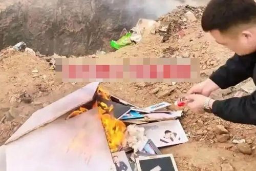 Người đàn ông đốt sạch ảnh cưới sau khi ly hôn, sự thật phía sau khiến nhiều người xót xa