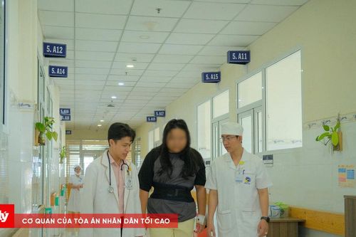 Bé gái 13 tuổi bị thoát vị đĩa đệm nặng, bác sĩ cảnh báo khẩn