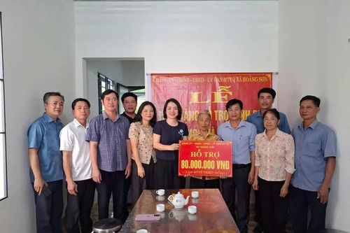 Trao mái ấm, trao thêm niềm tin