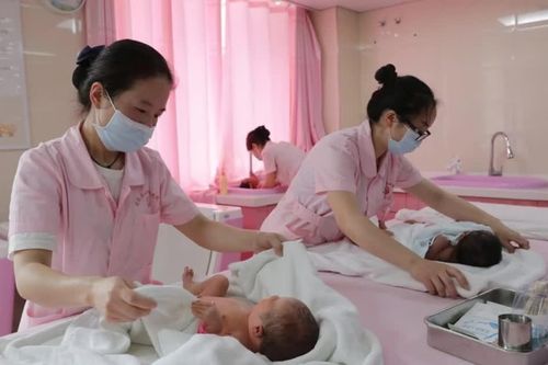 Trung Quốc và bài toán khuyến sinh: Vì sao số trẻ chào đời giảm gần 17%?