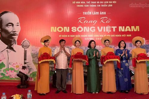 Hơn 100 bức ảnh tư liệu tại Triển lãm ảnh "Rạng rỡ non sông Việt Nam"