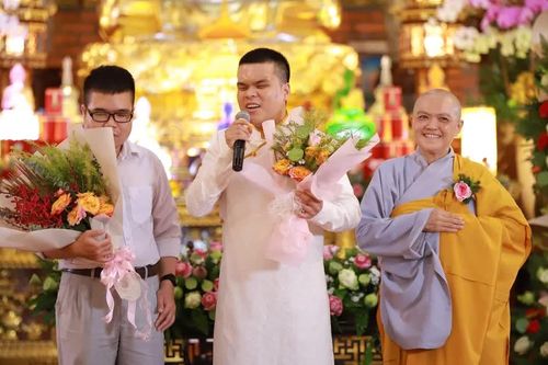 Vu lan đặc biệt của hơn 500 Phật tử khiếm thị tại chùa Thiên Quang