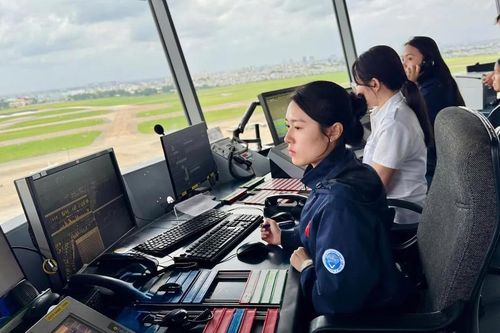 Cao điểm 2/9: Làm gì để máy bay không phải 'xếp hàng' trên trời?