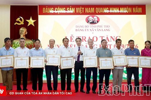 Phú Thọ: Trao Huy hiệu Đảng cho 14.654 đảng viên dịp Quốc khánh 2/9