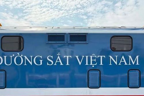 Đường sắt Việt Nam đưa đầu máy D19E thế hệ mới vào khai thác