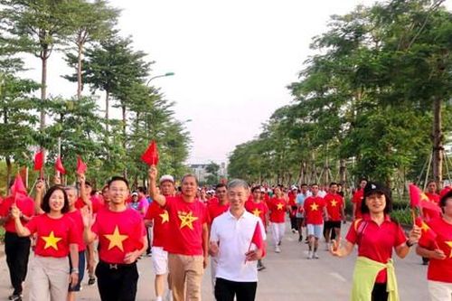 Phú Thượng: Gần 1.000 người hưởng ứng chương trình 'Cùng Việt Nam tiến bước'