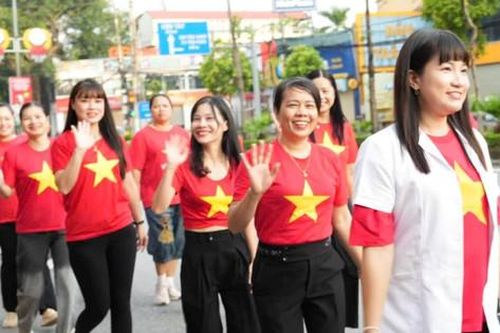 Xã Đan Phượng: Gần 300 đại biểu tham gia chương trình đi bộ 'Cùng Việt Nam tiến bước'