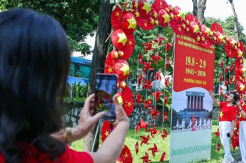 Phố Kim Mã thành điểm check-in rực rỡ dịp Quốc khánh