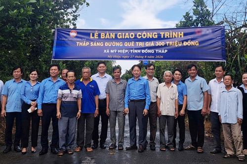 Đồng Tháp: Kết nối nguồn lực thắp sáng đường quê