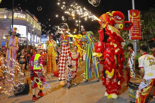 Rộn ràng 'Vũ điệu đường phố' tại Festival Dân vũ Quốc tế Điện Biên 2026