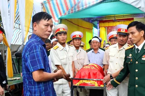 Hà Tĩnh tổ chức lễ truy điệu và an táng hài cốt liệt sĩ Trần Quỳnh