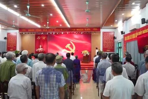 Một huy hiệu - một ký ức - một cuộc đời