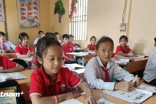 Niềm vui nơi rẻo cao biên giới Lào Cai ngày tựu trường