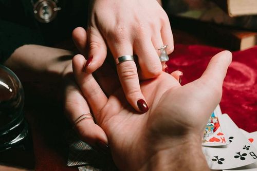 Cảnh giác thủ đoạn dụ dỗ 'giải hạn', 'gọi vong' để lừa đảo