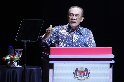Thủ tướng Malaysia công bố 6 biện pháp cấp bách hạ nhiệt chi phí sinh hoạt cho người dân.