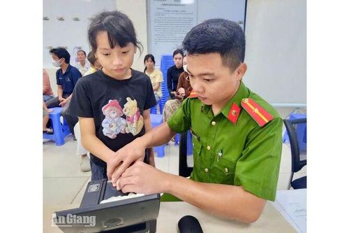 Công an Phú Quốc làm việc 3 ca/ngày, giải quyết thủ tục cho người dân