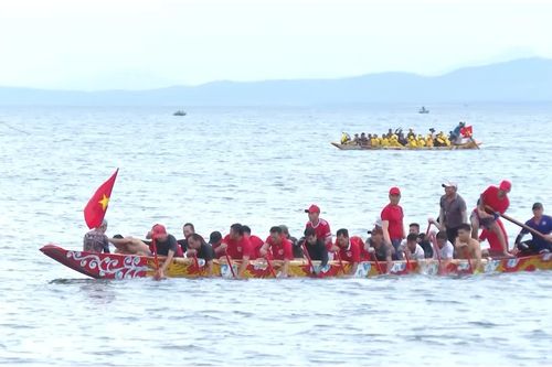 Sẵn sàng cho lễ hội bơi thuyền truyền thống