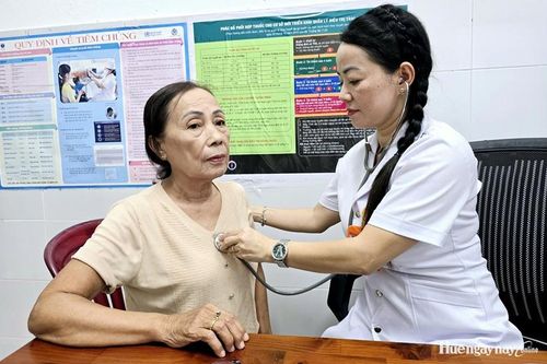 Chủ động trực cấp cứu, bảo đảm khám chữa bệnh xuyên lễ