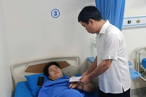 Lật xe khách ở Gia Lai: Hẹn dẫn bạn về chơi, nhờ ra đón nào ngờ lại nhận tin dữ