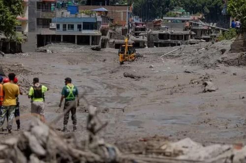 Nepal chạy đua giải cứu hàng trăm người trong hầm thủy điện