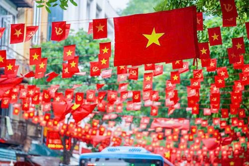 Sắc cờ Tổ quốc: Từ mùa Thu độc lập đến khát vọng Việt Nam
