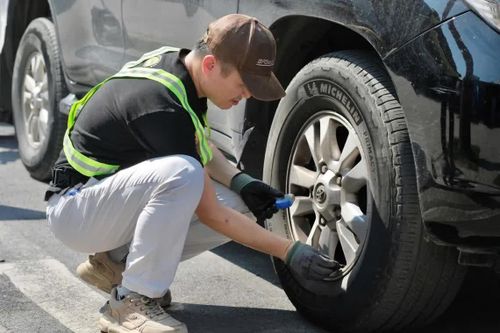Bí quyết lái xe ô tô đường dài an toàn: 5 hạng mục cần kiểm tra ngay tại nhà trước khi xuất phát