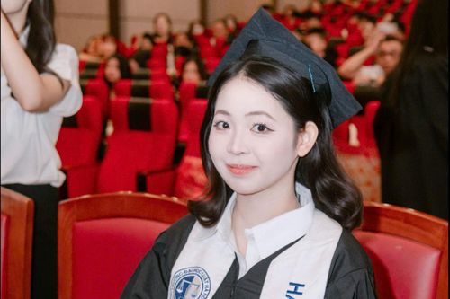 Ngày đi học, tối đi làm, nữ sinh Phú Thọ thành thủ khoa Luật