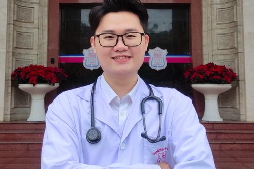 Cơ duyên đặc biệt phía sau ngôi vị thủ khoa nội trú Y học cổ truyền