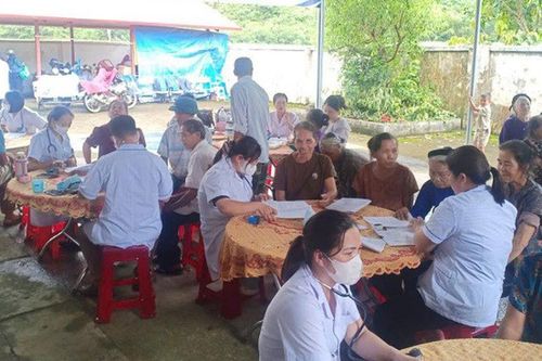 Tăng cường thực hiện chính sách BHYT, chăm sóc sức khỏe đồng bào dân tộc
