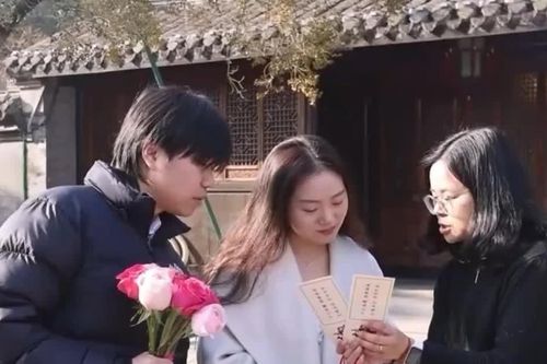 Chuyện 'lạ đời' tại Trung Quốc: Bệnh viện và hộp đêm tham gia kết tơ hồng để thúc đẩy tỷ lệ kết hôn