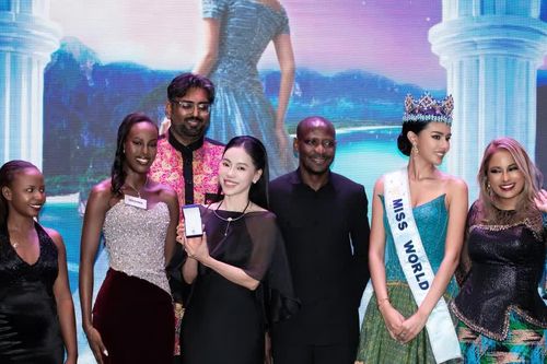 Chủ tịch Miss World Vietnam đấu giá vật phẩm từ quốc gia chủ nhà năm 2027