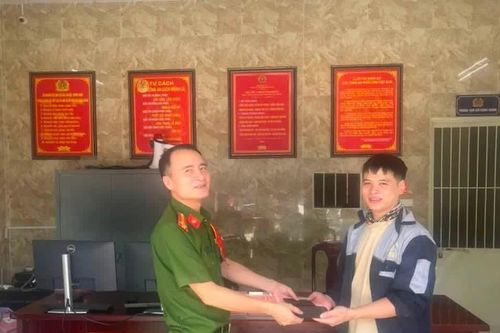 Nhặt được tài sản, người phụ nữ tìm cách trả lại người đánh mất