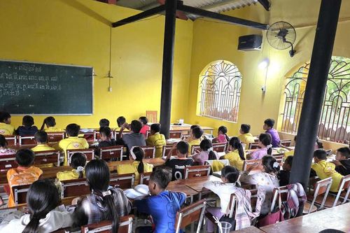 Mái chùa vang tiếng học vần