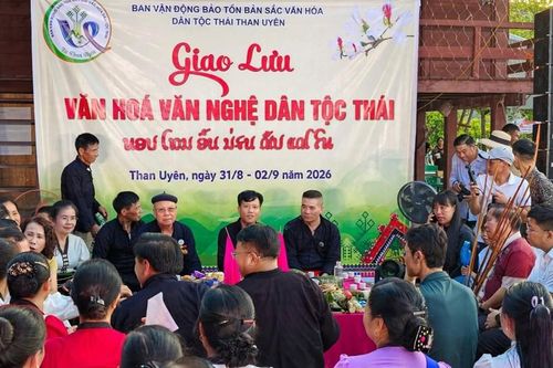 Độc đáo Lễ buộc chỉ cổ tay của người Thái ở Than Uyên