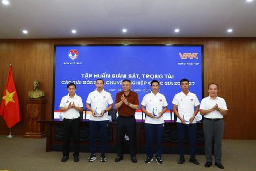Chủ tịch VFF Trần Quốc Tuấn: 'Trọng tài phải giữ vững bản lĩnh, công tâm trong từng quyết định'