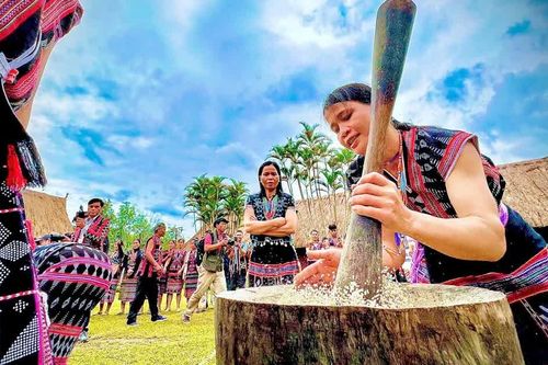 Phát huy giá trị văn hóa của đồng bào dân tộc thiểu số, tạo lợi thế du lịch cộng đồng