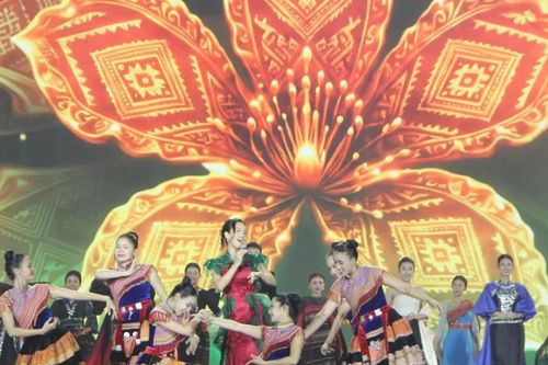 Thổ cẩm Sơn La hòa sắc cùng nghệ thuật đương đại