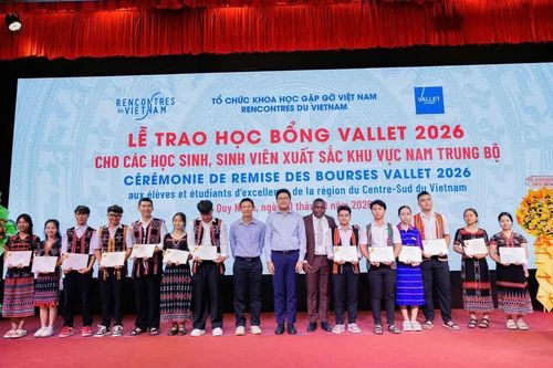 Trao học bổng Vallet đến 314 học sinh, sinh viên ở Nam Trung Bộ - Tây Nguyên