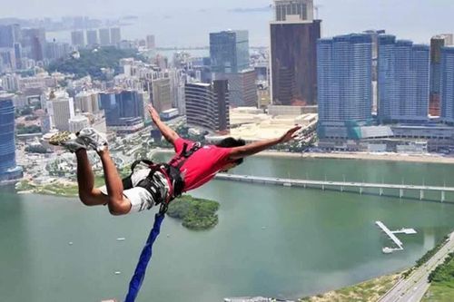 Thử thách giới hạn ở điểm nhảy bungee cao nhất thế giới