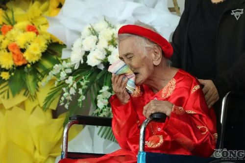 Mẹ liệt sĩ 104 tuổi xúc động đón con trai 'trở về'