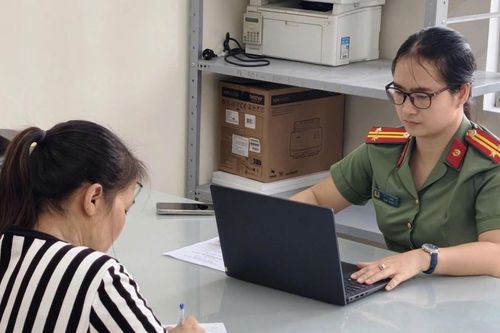 Người phụ nữ bình luận kỳ thị, chia rẽ vùng miền bị công an mời làm việc