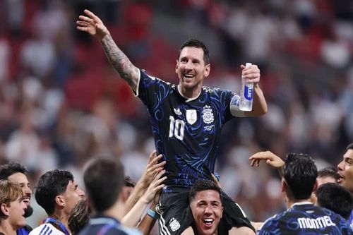 Các ngôi sao Argentina tri ân Messi sau quyết định từ giã đội tuyển