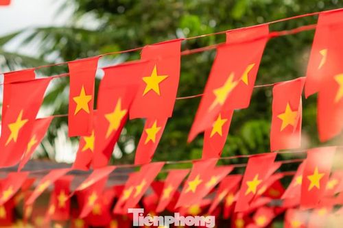 Những khoảng trời rực sắc cờ đỏ mừng Tết Độc lập