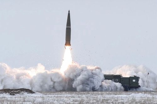 Không có lá chắn phòng thủ tên lửa, Ukraine săn lùng bệ phóng của Nga